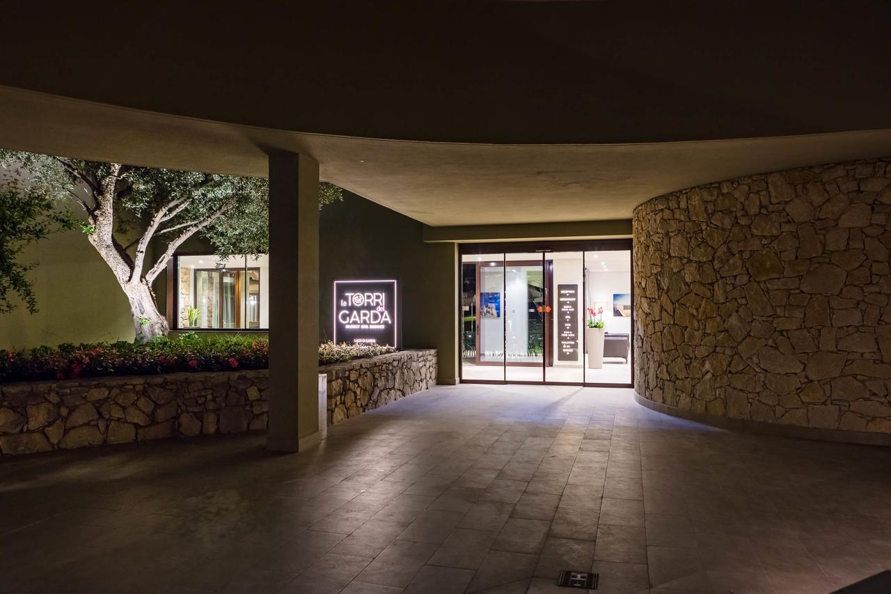 Le Torri Del Garda Familyspa Resort Torri Del Benaco Exterior photo