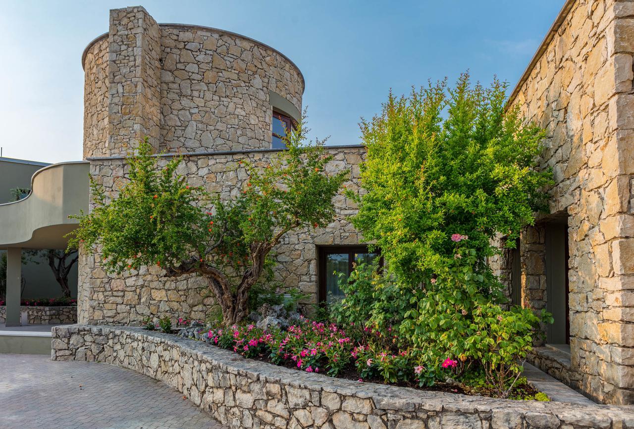 Le Torri Del Garda Familyspa Resort Torri Del Benaco Exterior photo