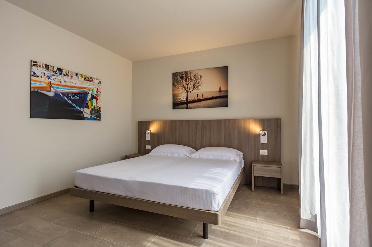 Le Torri Del Garda Familyspa Resort Torri Del Benaco Exterior photo