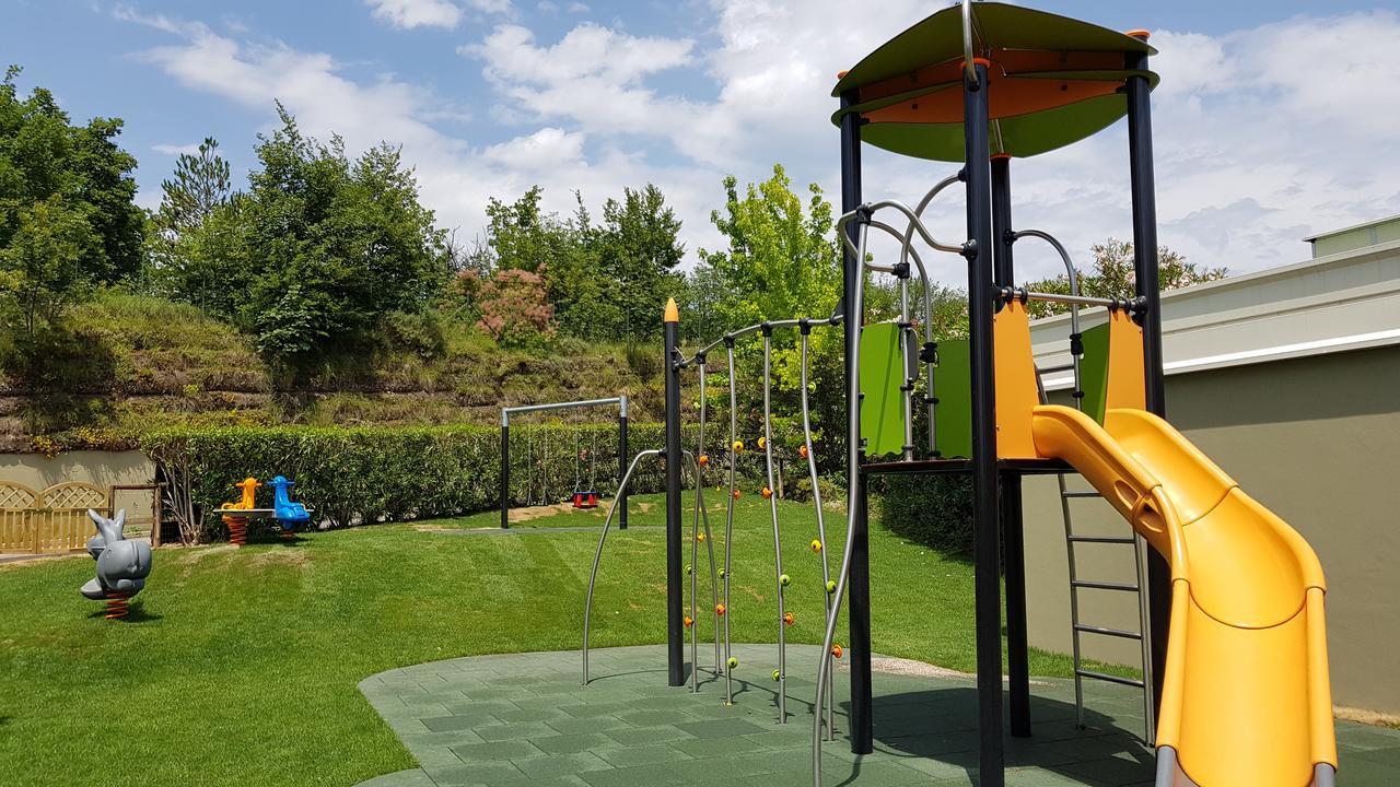 Le Torri Del Garda Familyspa Resort Torri Del Benaco Exterior photo
